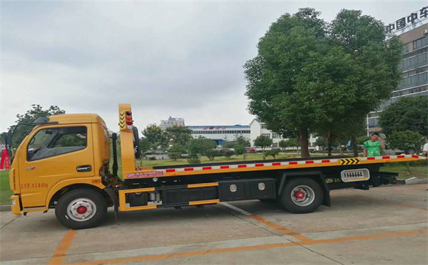 玉溪定远24小时拖车救援电话号码，定远道路救援公司怎么收费的